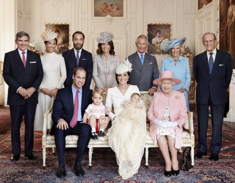 Kate Middleton, nuove foto coi royal baby by Mario Testino. FOTO