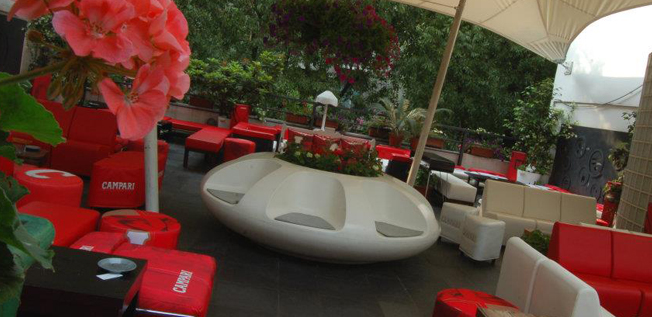 Aperitivo in terrazza a Milano: le 10 location top. The Milan Showbiz Aperitivo in terrazza a Milano: le 10 location top. The Milan Showbiz