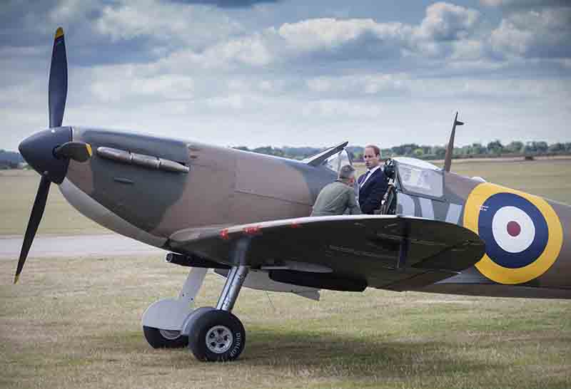 Il principe William (senza Kate Middleton) all’Imperial War Museum