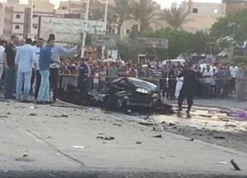 Egitto, autobomba al Cairo: attacco al consolato italiano. FOTO Egitto, autobomba al Cairo: attacco al consolato italiano. FOTO