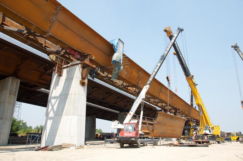 Teem, nuovo “show” al cantiere: sollevamento pesi da record Teem, nuovo “show” al cantiere: sollevamento pesi da record
