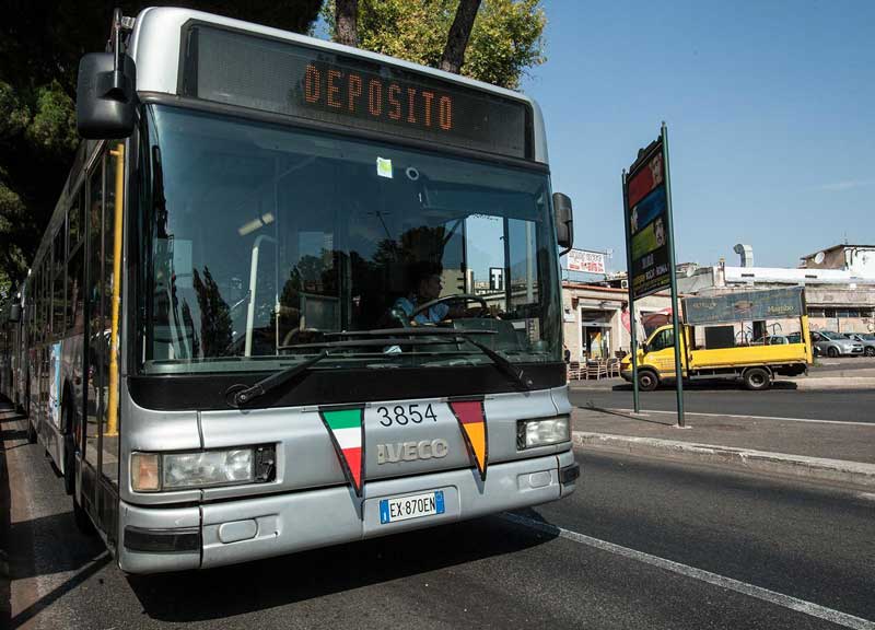 Ucciso dall’ascensore della metro A. La città si ferma di fonte dal dolore Ucciso dall’ascensore della metro A. La città si ferma di fonte dal dolore