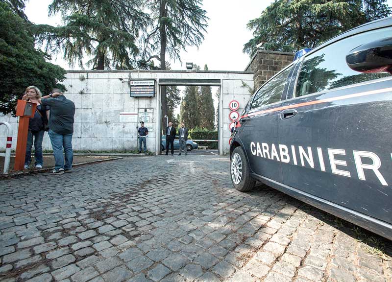 Ucciso dall’ascensore della metro A. La città si ferma di fonte dal dolore Ucciso dall’ascensore della metro A. La città si ferma di fonte dal dolore