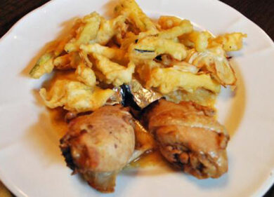 Pollo alla Silly Pils con finocchi e zucchine in pastella alla birra