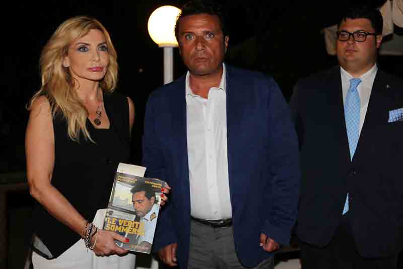 Concordia, “Schettino abbandonò i passeggeri. Inchino scelta criminale” Concordia, “Schettino abbandonò i passeggeri. Inchino scelta criminale”