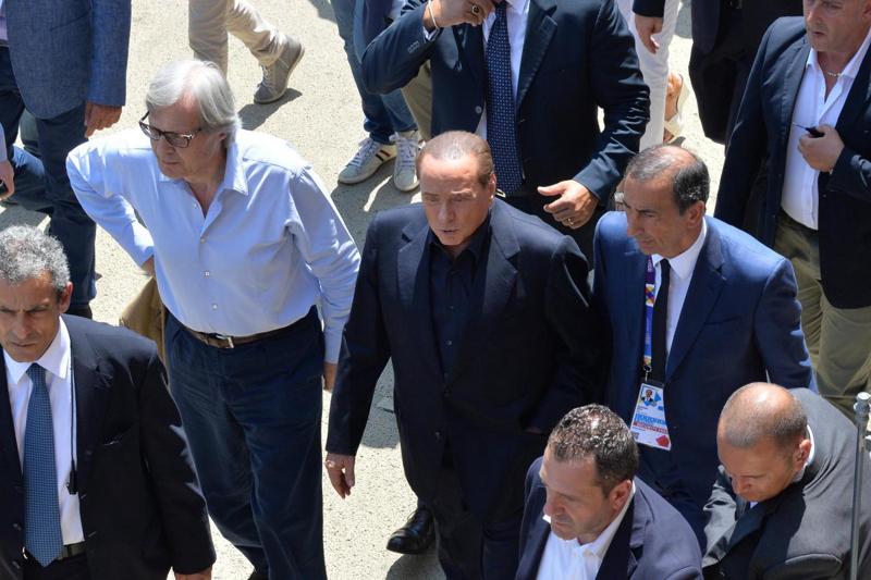 Expo, Berlusconi in un bagno di folla: “Una mia conquista” Expo, Berlusconi in un bagno di folla: “Una mia conquista”
