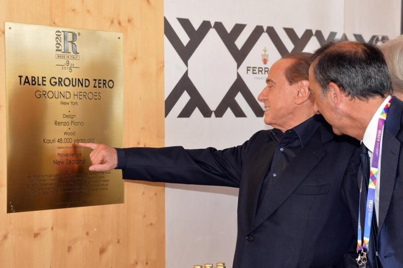 Expo, Berlusconi in un bagno di folla: “Una mia conquista” Expo, Berlusconi in un bagno di folla: “Una mia conquista”