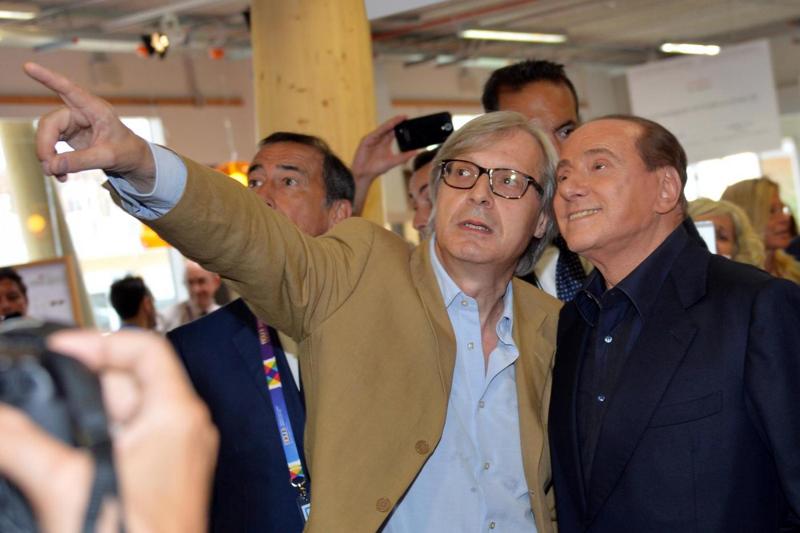 Expo, Berlusconi in un bagno di folla: “Una mia conquista” Expo, Berlusconi in un bagno di folla: “Una mia conquista”