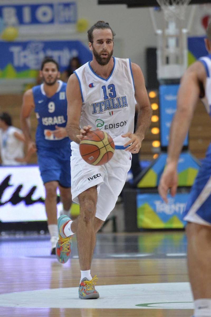Datome colpo di scena: addio Nba, ma niente Milano. Va al Fenerbahce Datome colpo di scena: addio Nba, ma niente Milano. Va al Fenerbahce