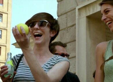 Milano invasa dagli agrumi: la candid virale di Sanpellegrino