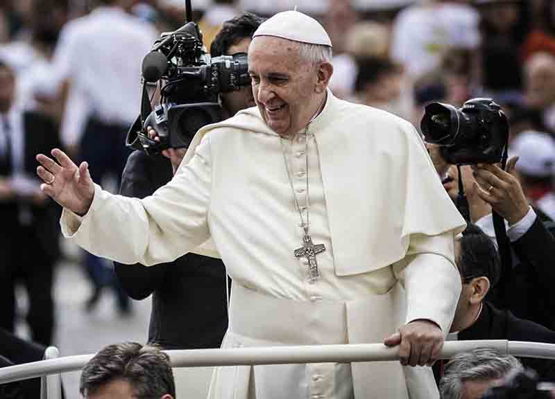 Una voce choc gira in Vaticano. Panico tra i fedeli Una voce choc gira in Vaticano. Panico tra i fedeli