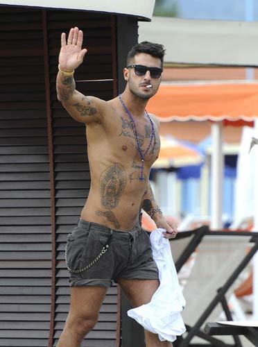 Riscoppia l’amore tra Nina Moric e Corona. Paparazzati insieme…