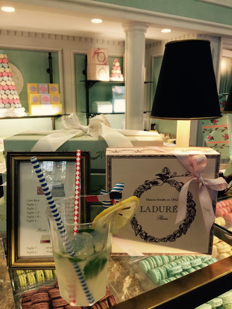 Ladurée, aperitivo estivo a base di macaron alla menta ghiacciata Ladurée, aperitivo estivo a base di macaron alla menta ghiacciata
