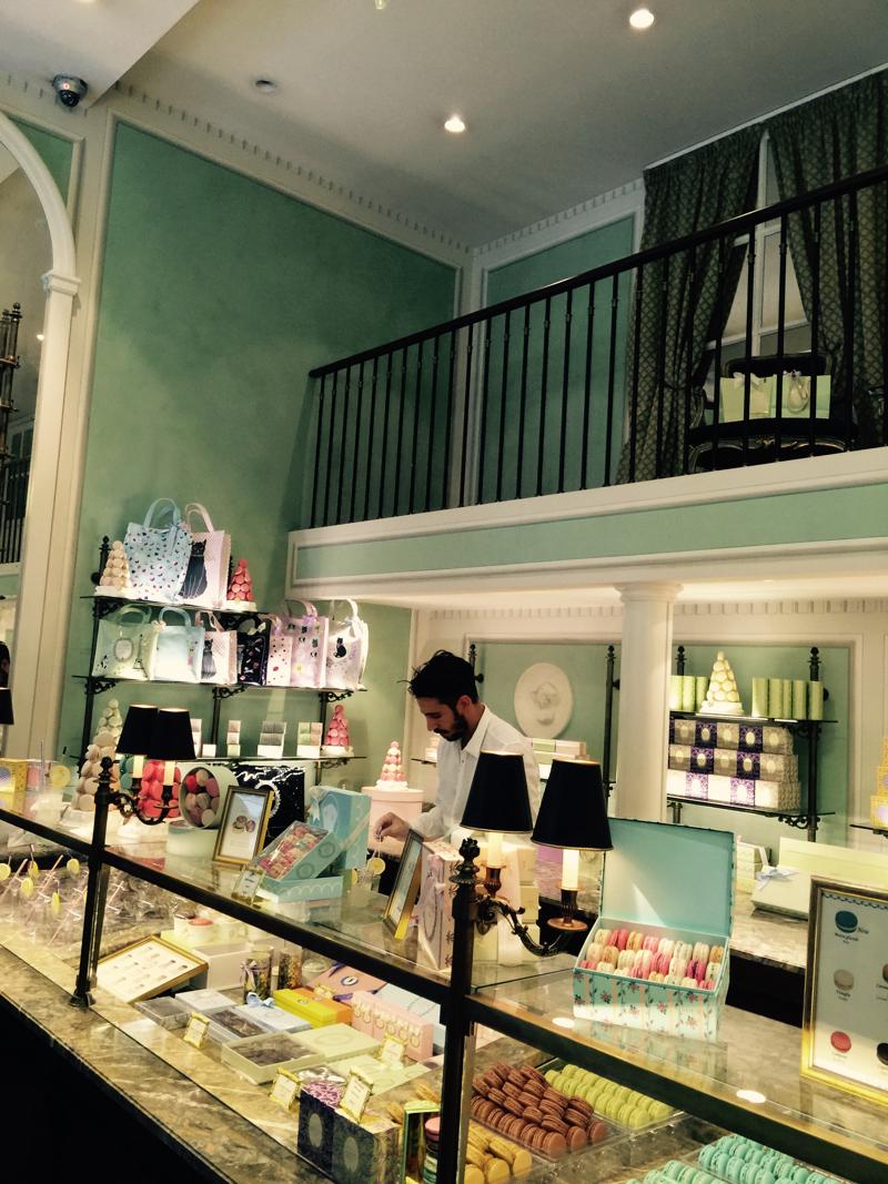 Ladurée, aperitivo estivo a base di macaron alla menta ghiacciata Ladurée, aperitivo estivo a base di macaron alla menta ghiacciata