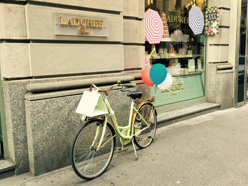 Ladurée, aperitivo estivo a base di macaron alla menta ghiacciata Ladurée, aperitivo estivo a base di macaron alla menta ghiacciata