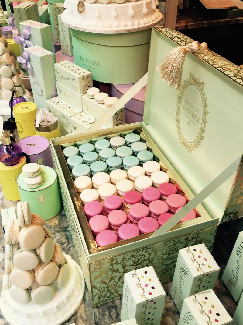 Ladurée, aperitivo estivo a base di macaron alla menta ghiacciata Ladurée, aperitivo estivo a base di macaron alla menta ghiacciata