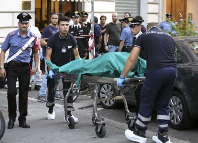 Rapina in Prati, notte di caccia all’uomo. “Cliente assassino”: forse ritirava preziosi