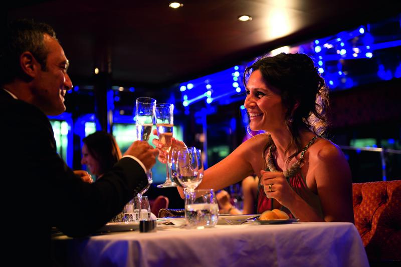 Crociera, valigia perfetta: 25 must have per un look “da alto mare” Crociera, valigia perfetta: 25 must have per un look “da alto mare”