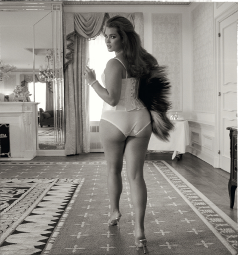Instagram cancella le modelle #curvy. Da Roma parte la guerra degli hashtag
