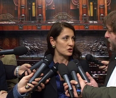 “Renzi come Berlusconi”, taglio delle tasse col trucco
