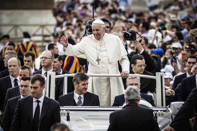 Giubileo, abbuffata da 8 miliardi. A Roma arriveranno in 33 milioni Giubileo, abbuffata da 8 miliardi. A Roma arriveranno in 33 milioni