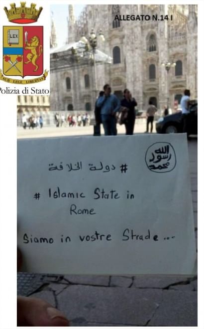 Isis, 2 cani sciolti arrestati a Brescia. FOTO e VIDEO Isis, 2 cani sciolti arrestati a Brescia. FOTO e VIDEO
