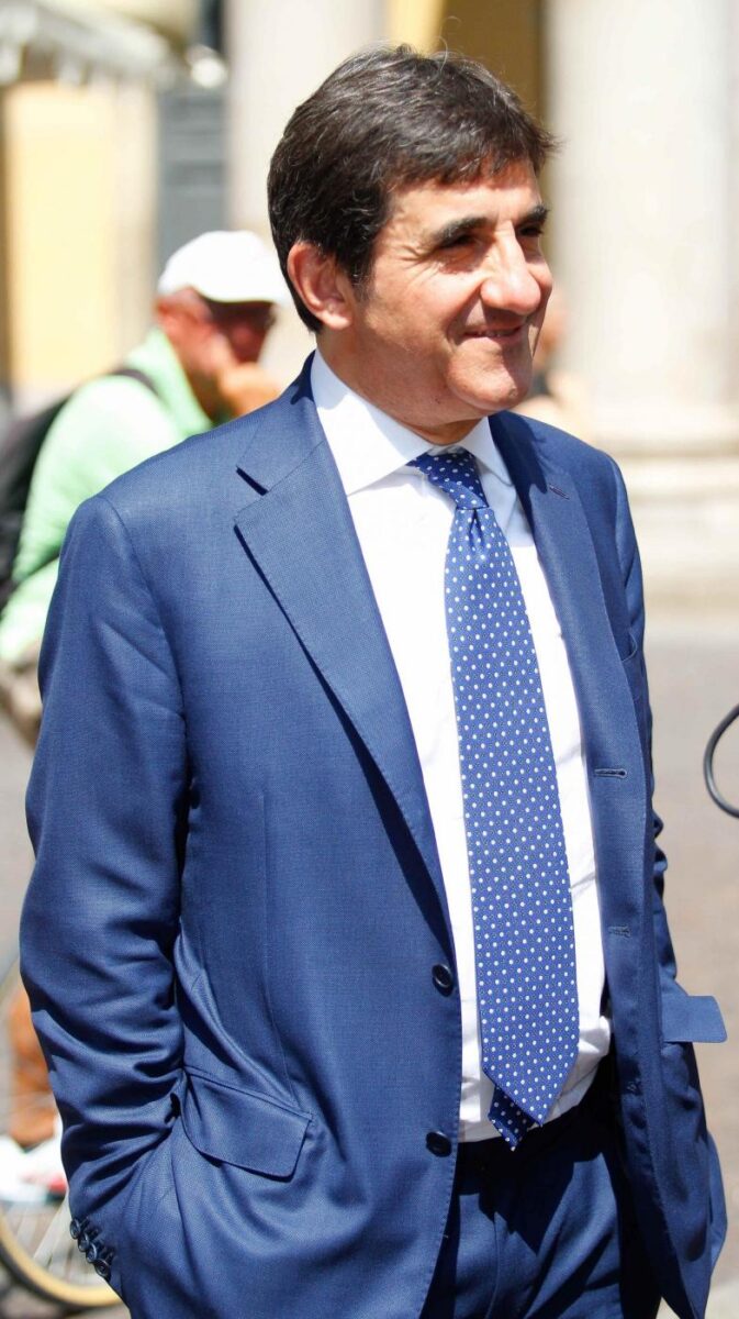 Fiorucci, i funerali. Don Mazzi: “I suoi angeli dipingano Milano” Fiorucci, i funerali. Don Mazzi: “I suoi angeli dipingano Milano”