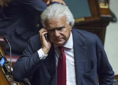 Verdini rompe con Berlusconi e esce da Forza Italia. Video