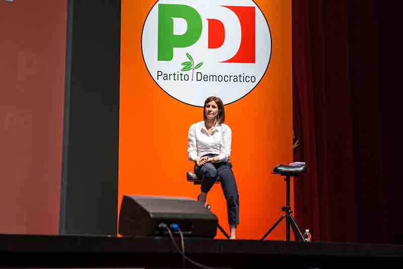Alessandra Moretti e le donne di successo: ecco il look giusto