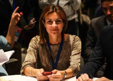 Alessandra Moretti e le donne di successo: ecco il look giusto