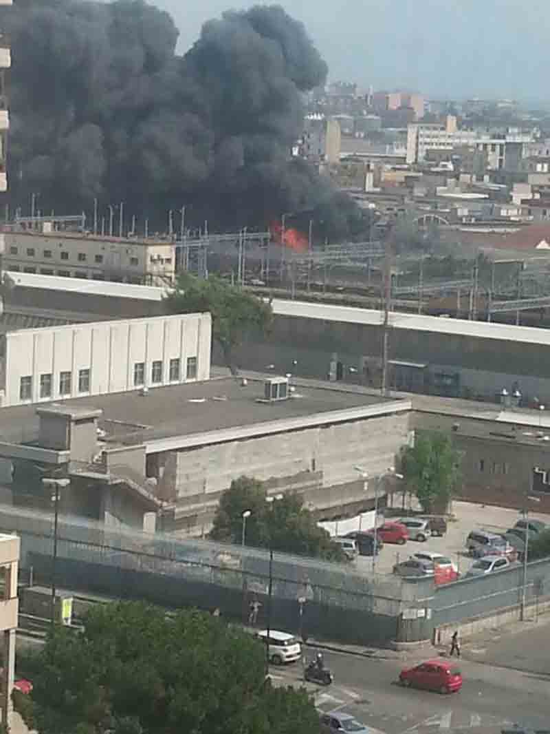 Napoli, maxi-incendio. LE FOTO Napoli, maxi-incendio. LE FOTO
