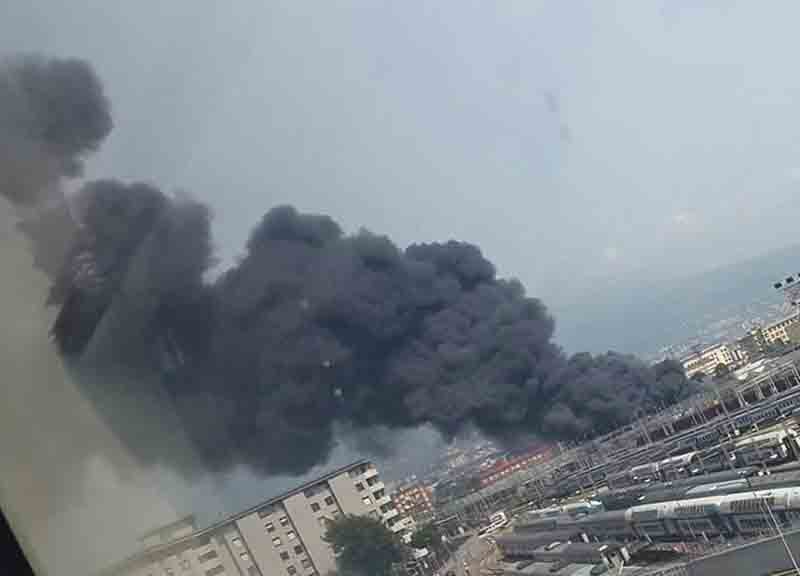 Napoli, maxi-incendio. LE FOTO Napoli, maxi-incendio. LE FOTO