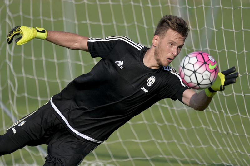 Juventus, Neto lancia il guanto della sfida a Buffon Juventus, Neto lancia il guanto della sfida a Buffon