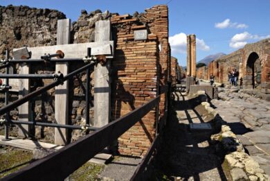 Pompei, assemblea a sorpresa: i turisti rimangono fuori