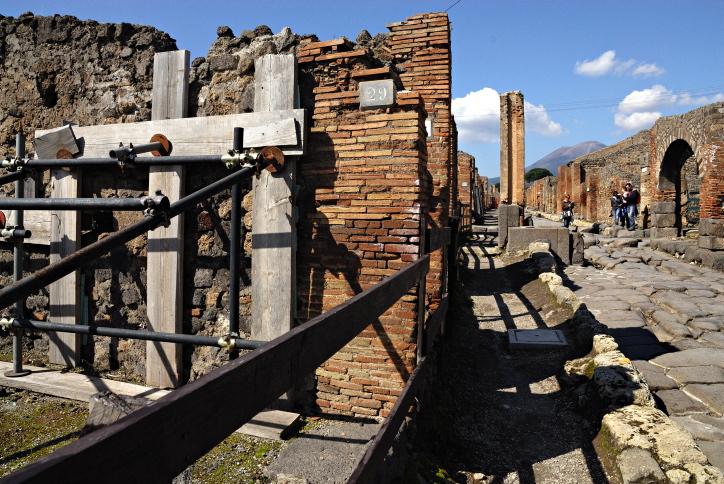 Pompei, assemblea a sorpresa: i turisti rimangono fuori Pompei, assemblea a sorpresa: i turisti rimangono fuori