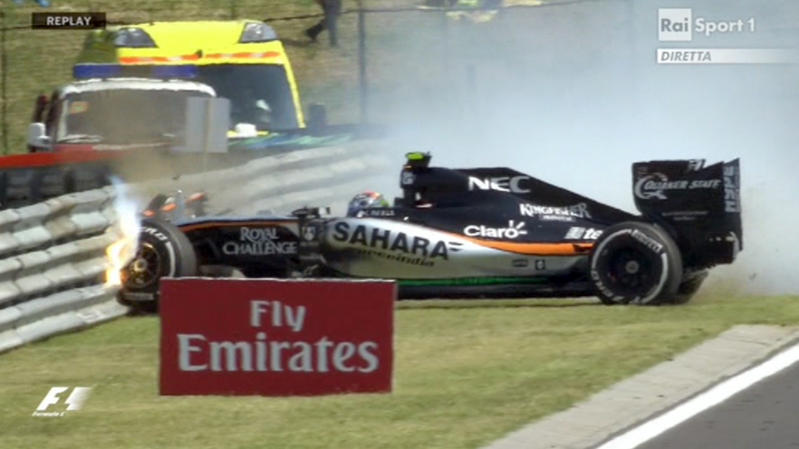 F1, Perez si ribalta a Budapest: momenti di terrore in Force India F1, Perez si ribalta a Budapest: momenti di terrore in Force India