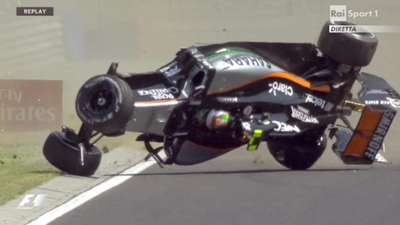 F1, Perez si ribalta a Budapest: momenti di terrore in Force India F1, Perez si ribalta a Budapest: momenti di terrore in Force India