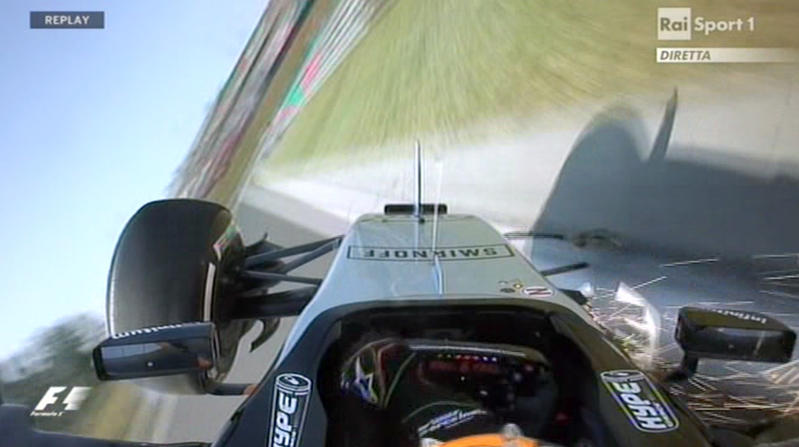 F1, Perez si ribalta a Budapest: momenti di terrore in Force India F1, Perez si ribalta a Budapest: momenti di terrore in Force India