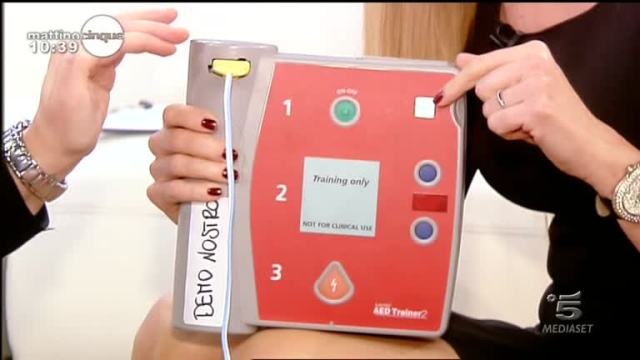 Un defibrillatore per Palazzo Reale: lo dona “In campo con il cuore” Un defibrillatore per Palazzo Reale: lo dona “In campo con il cuore”