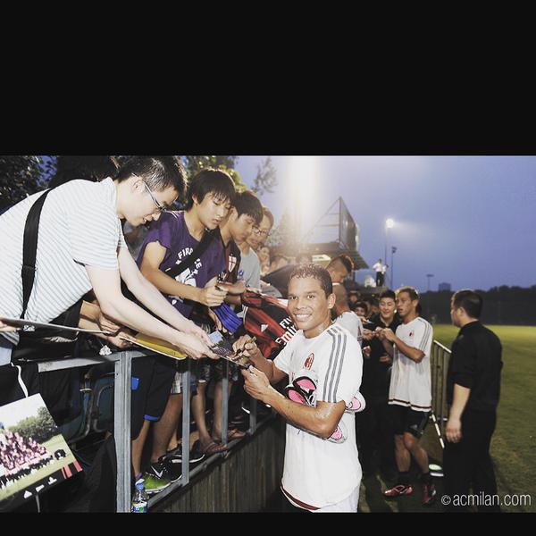 Milan, Carlos Bacca: “Somiglio a Ronaldo, il Fenomeno” Milan, Carlos Bacca: “Somiglio a Ronaldo, il Fenomeno”