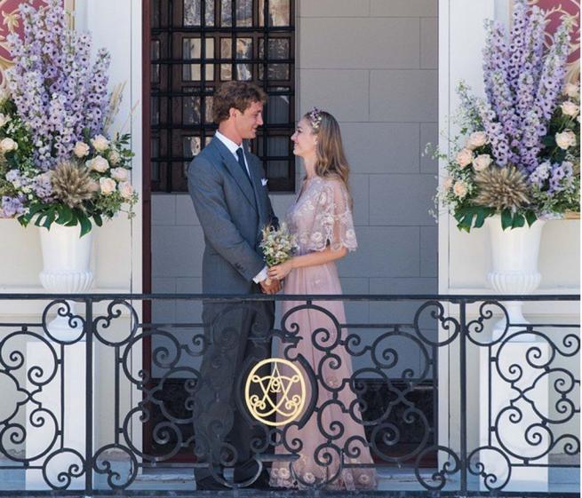 Finalmente sì: Beatrice Borromeo sposa Pierre Casiraghi dopo 7 anni Finalmente sì: Beatrice Borromeo sposa Pierre Casiraghi dopo 7 anni