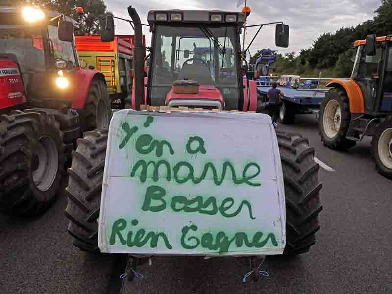 Francia, agricoltori bloccano merci da Germania e Spagna. Foto Francia, agricoltori bloccano merci da Germania e Spagna. Foto