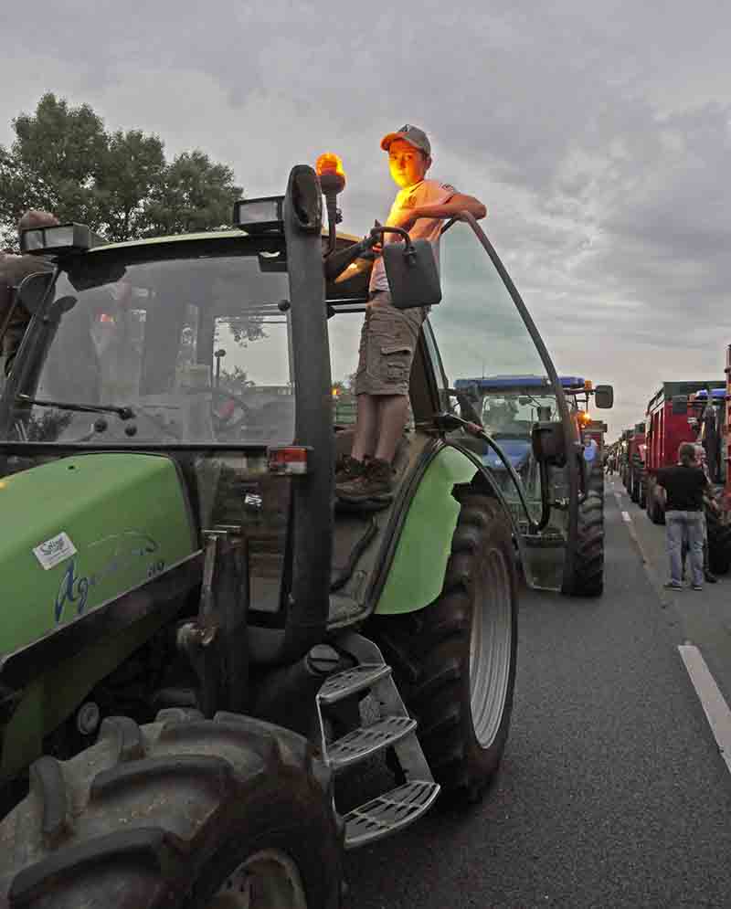 Francia, agricoltori bloccano merci da Germania e Spagna. Foto Francia, agricoltori bloccano merci da Germania e Spagna. Foto