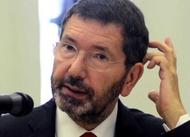 Marino, avvertimento con agguato di Sel. Sul bilancio cade il numero legale