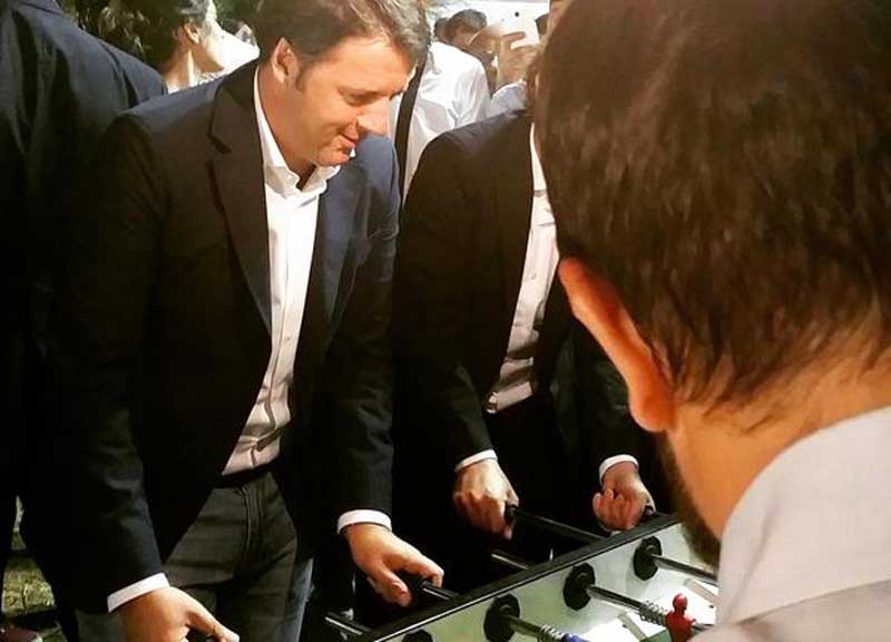 Renzi sfida Orfini. A calciobalilla. E su Marino è un coro di no Renzi sfida Orfini. A calciobalilla. E su Marino è un coro di no