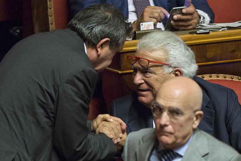 Una chiamata di Alfano a Renzi dietro il no all’arresto di Azzollini