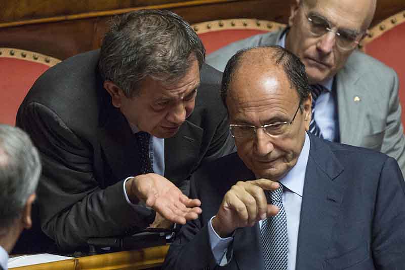 Una chiamata di Alfano a Renzi dietro il no all’arresto di Azzollini