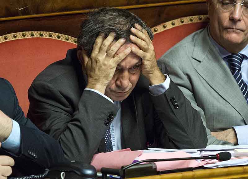 Una chiamata di Alfano a Renzi dietro il no all’arresto di Azzollini