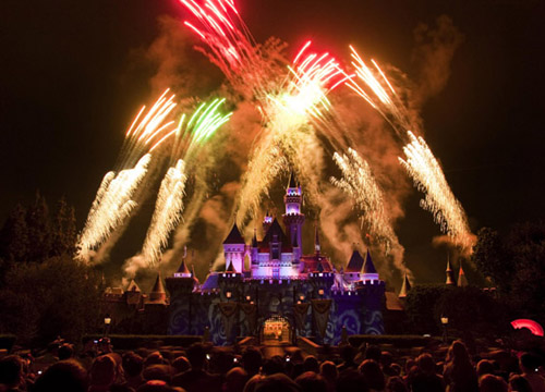 Ue, inchiesta su Disneyland Paris. Tedeschi e britannici pagano di più Ue, inchiesta su Disneyland Paris. Tedeschi e britannici pagano di più