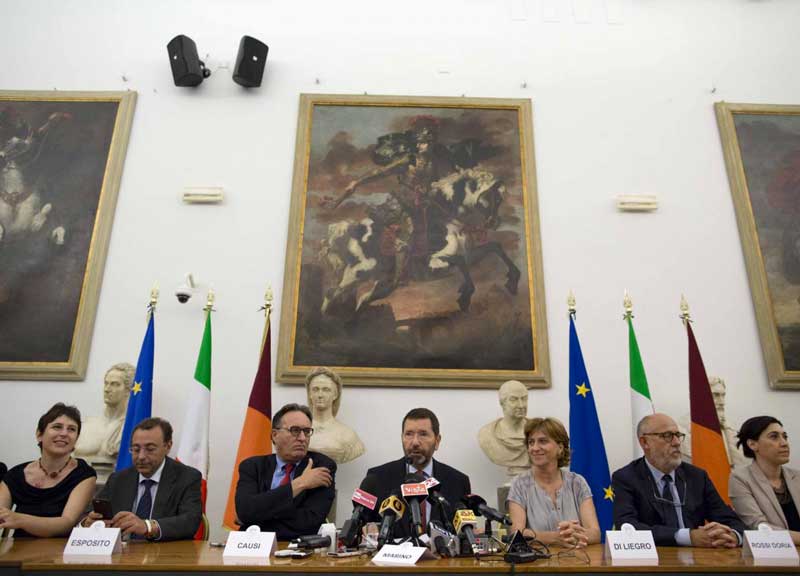 Giunta Marino, la rivolta di Sel. Vendola: “Roma e il Pd allo sbando” Giunta Marino, la rivolta di Sel. Vendola: “Roma e il Pd allo sbando”